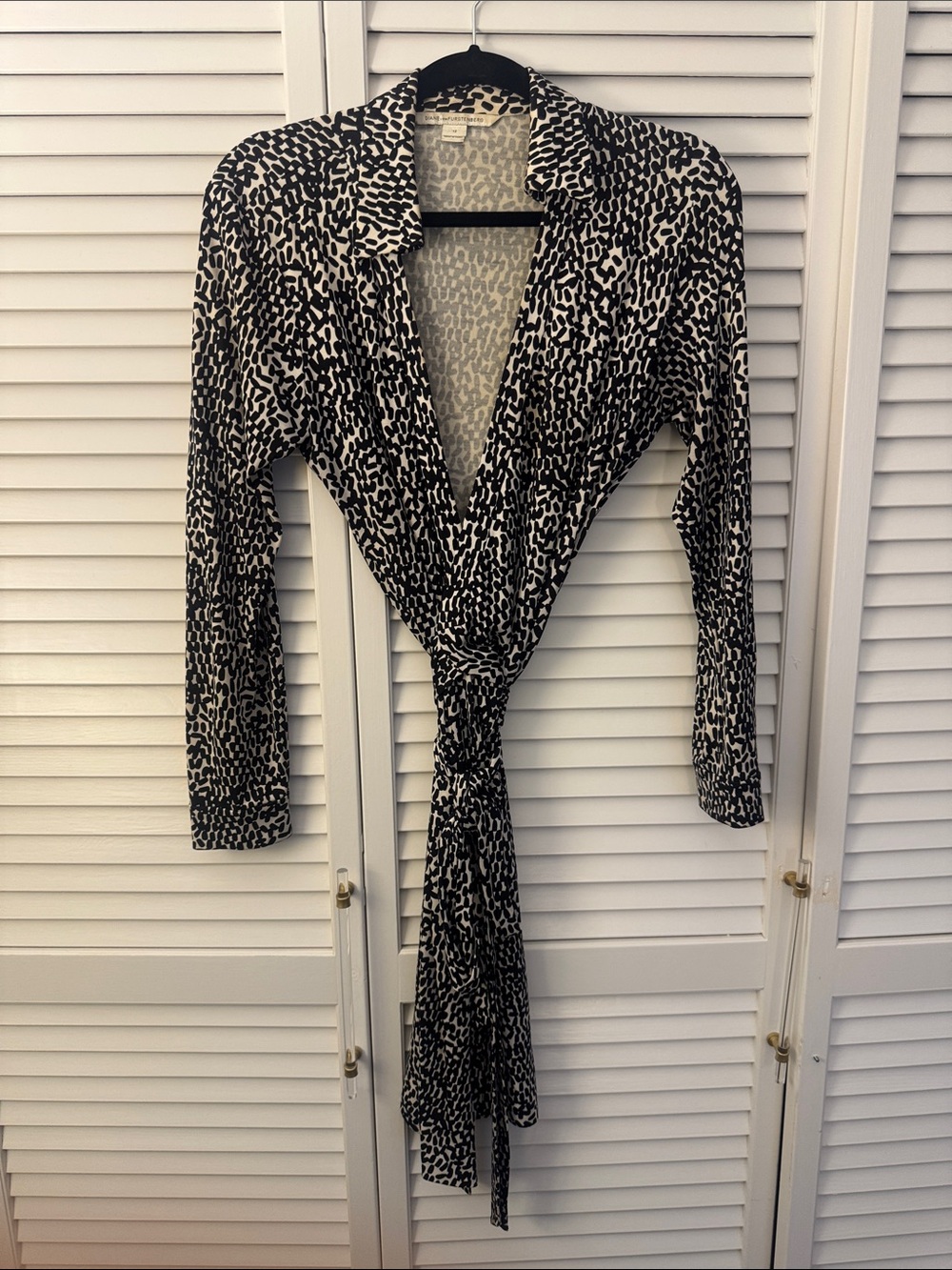 Diane Con Furstenverg Black and White Printed Silk Wrap Dress 12
